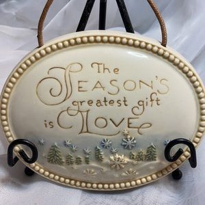 🎄Amscan “The season’s greatest gift is Love”